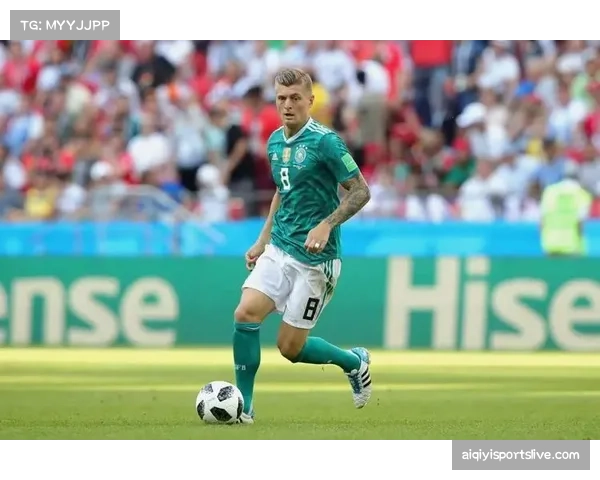 国际足联批准新型轻量化护腿板,旨在降低球员负荷、提升跑动与逼抢能力。